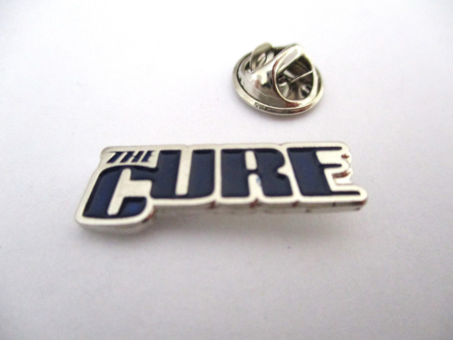 THE CURE post punk METAL BADGE (dk blue/silver)