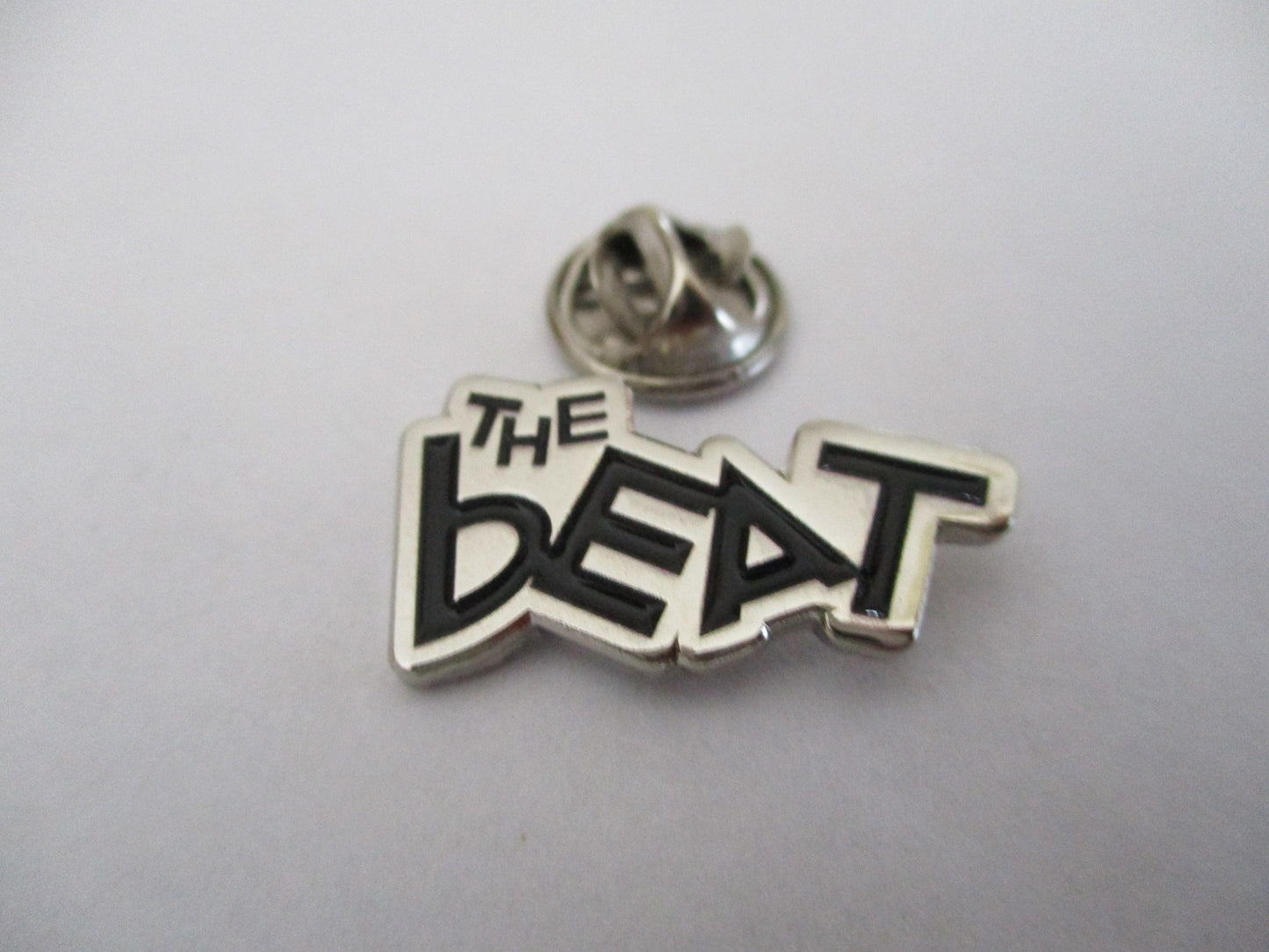 THE BEAT ska METAL BADGE (silver)