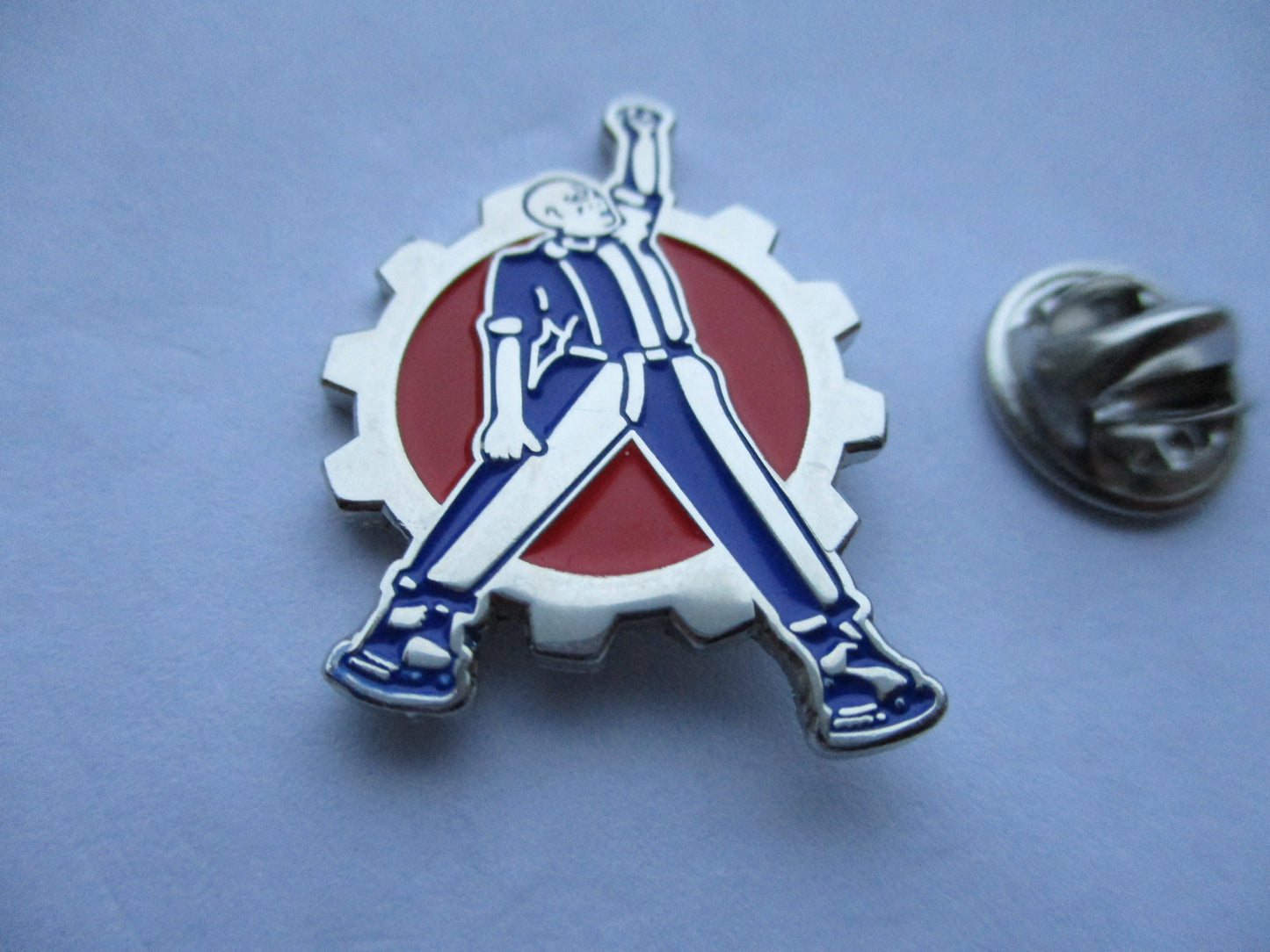 LAST RESORT oi! punk METAL BADGE (silver/blue/red)