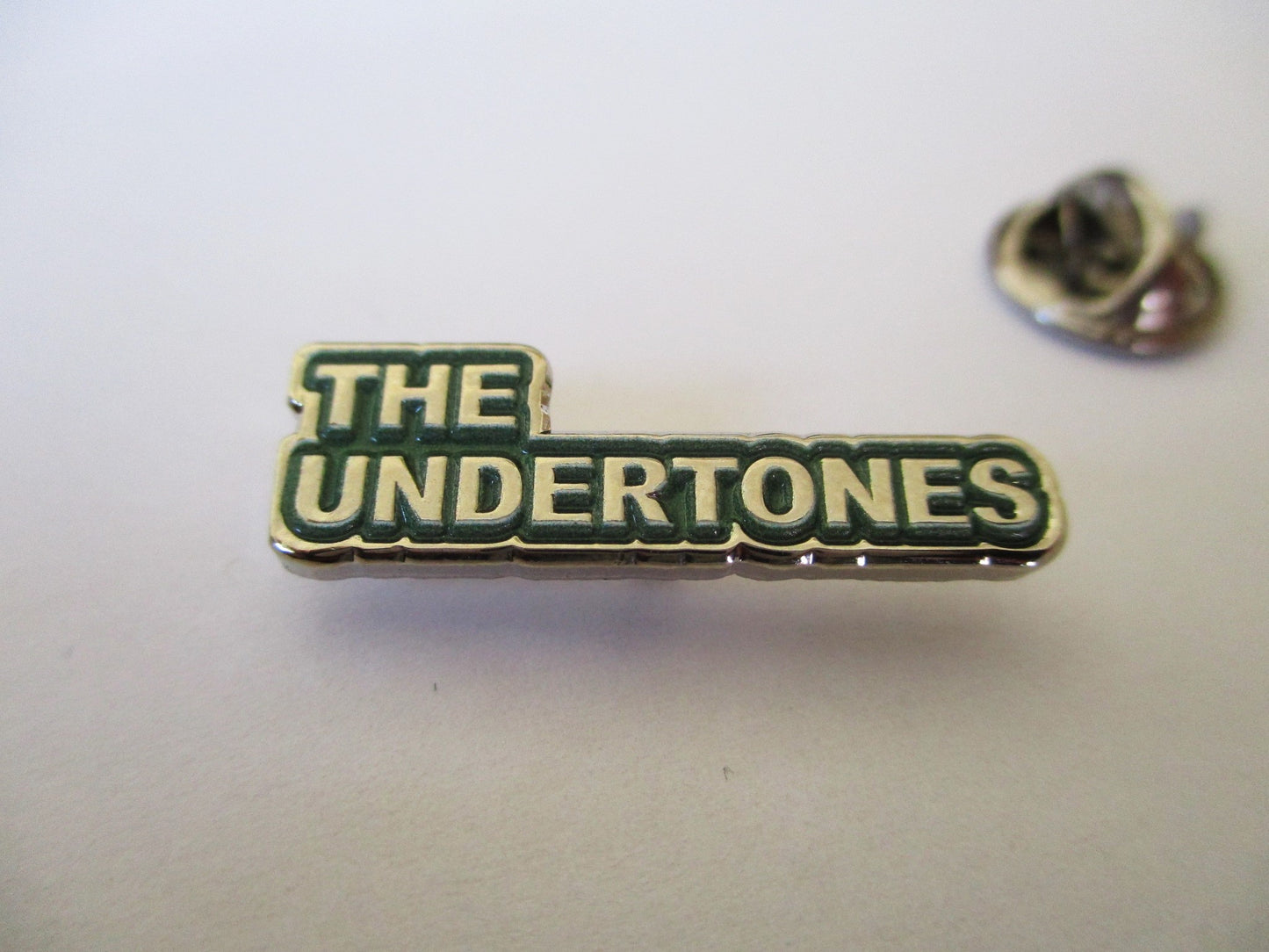 THE UNDERTONES PUNK METAL BADGE enamel pin (green)