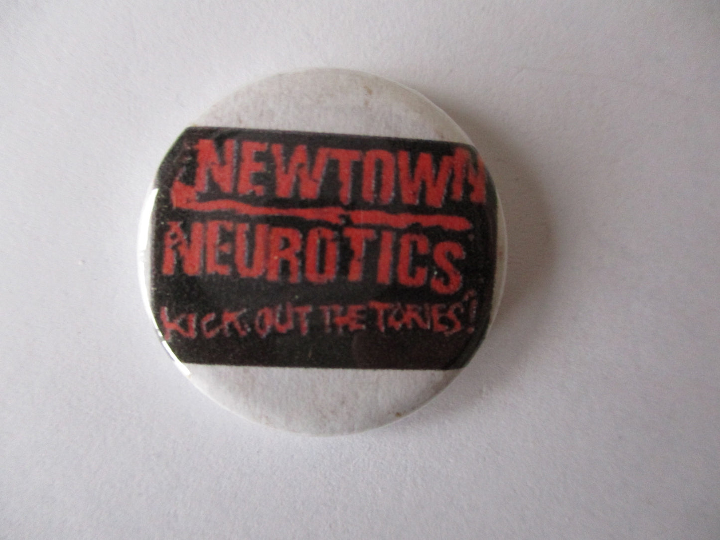 NEWTOWN NEUROTICS punk badge