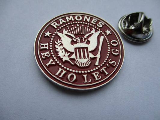 THE RAMONES hey ho lets go (silver/claret) PUNK METAL BADGE