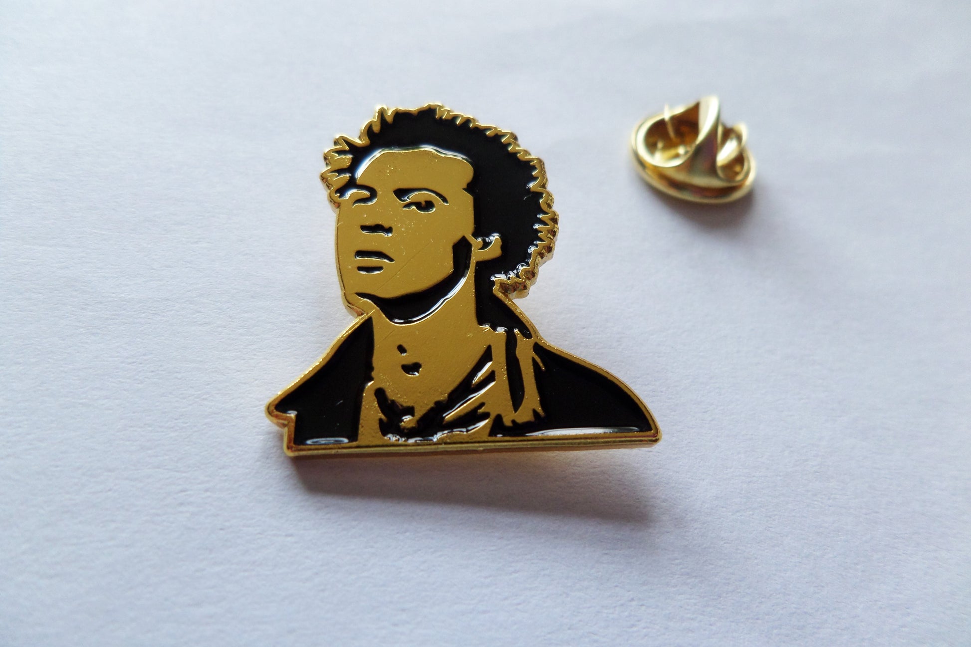 SID (gold) sex pistols PUNK METAL BADGE - Savage Amusement